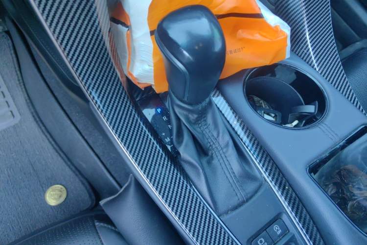 Used Toyota Avalon 2019 2.0L XLE Premium Edition China VI Gear Lever