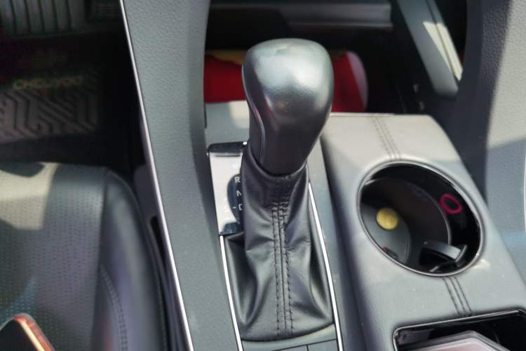 Used Toyota Avalon 2019 Dual-Engine 2.5L Luxury Edition China VI Standard Gear Lever