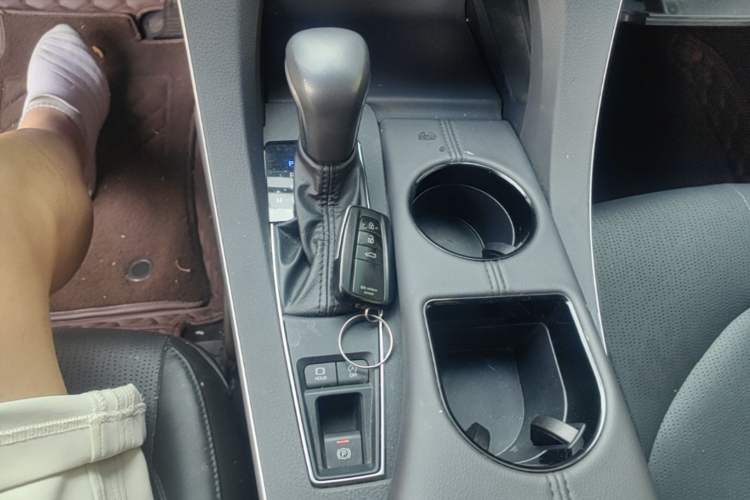 Used Toyota Avalon 2019 2.0L Luxury Edition China VI Standard Gear Lever