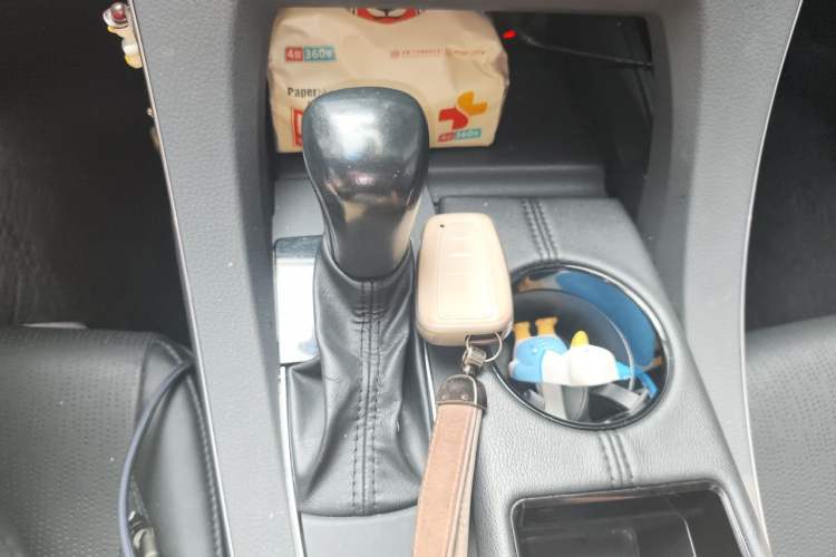 Used Toyota Avalon 2019 2.0L Luxury Edition China VI Standard Gear Lever
