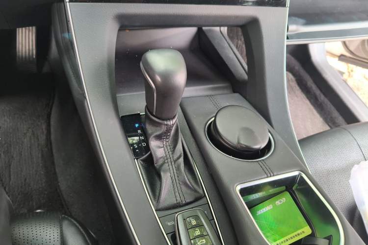 Used Toyota Avalon 2019 2.5L Touring Premium Version China V Standard Gear Lever