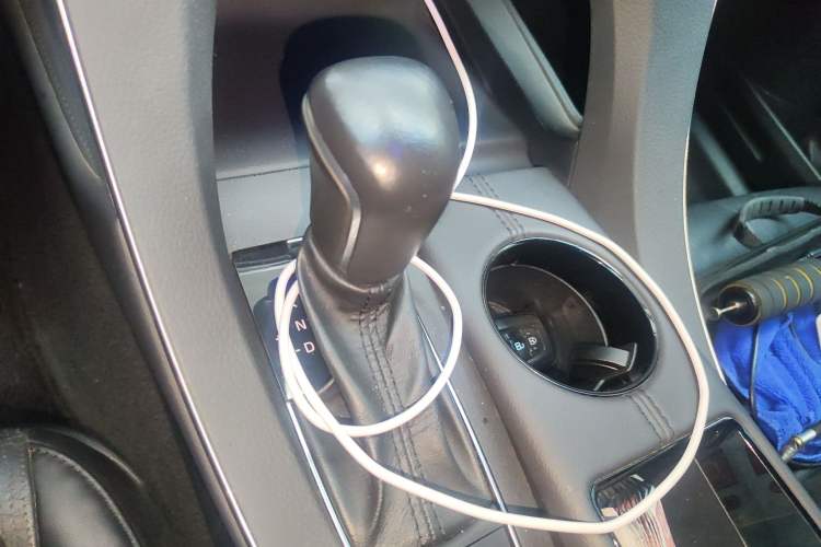 Used Toyota Avalon 2019 Dual-Engine 2.5L Luxury Edition China VI Standard Gear Lever