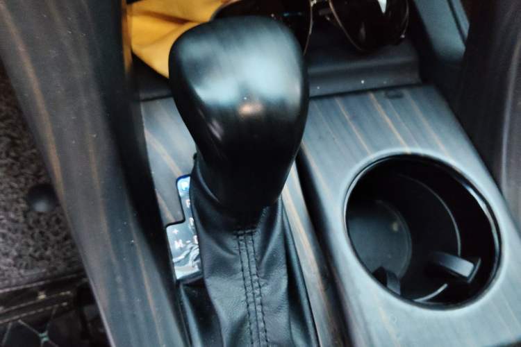 Used Toyota Avalon 2019 2.0L Ambition Edition China VI Gear Lever