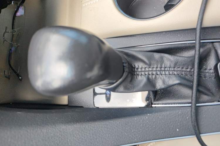 Used Toyota Avalon 2019 2.0L Luxury Edition China VI Standard Gear Lever