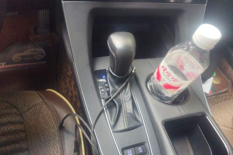 Used Toyota Avalon 2019 2.0L XLE Premium Edition China VI Gear Lever