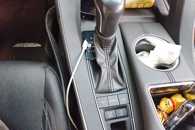 Used Toyota Avalon 2019 2.5L Touring Premium Version China VI Standard Gear Lever