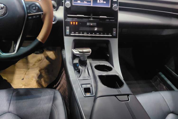 Used Toyota Avalon 2019 2.0L XLE Premium Edition China VI Gear Lever
