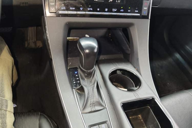 Used Toyota Avalon 2019 2.0L XLE Premium Edition China VI Gear Lever