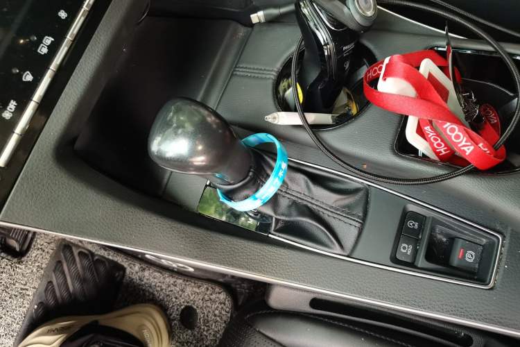 Used Toyota Avalon 2019 2.0L Luxury Edition China VI Standard Gear Lever