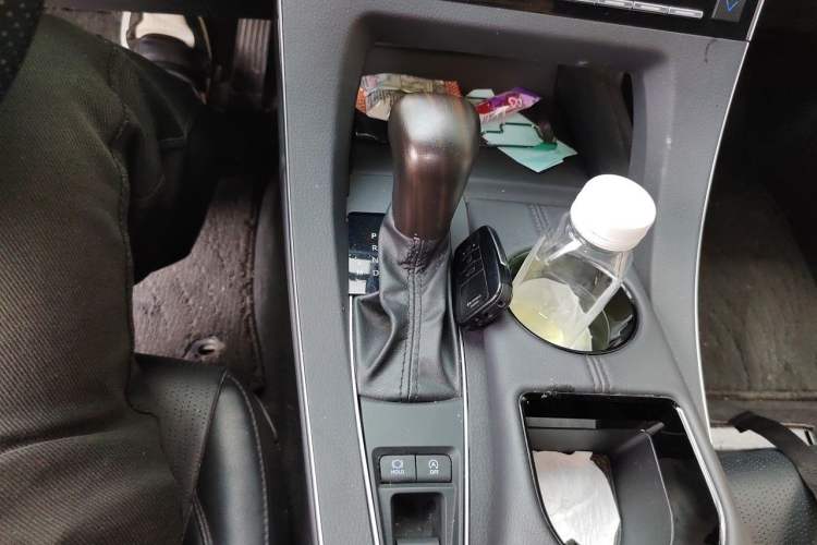Used Toyota Avalon 2019 2.0L XLE Premium Edition China VI Gear Lever