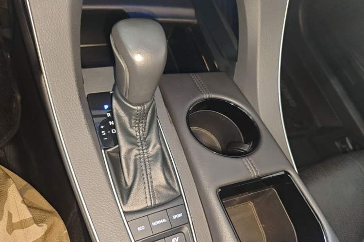 Used Toyota Avalon 2019 Dual-Engine 2.5L Luxury Edition China VI Standard Gear Lever