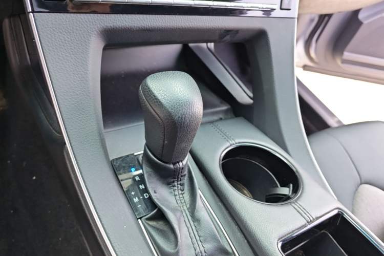 Used Toyota Avalon 2019 2.0L Ambition Edition China VI Gear Lever