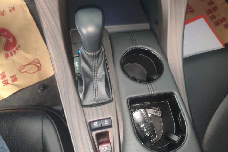 Used Toyota Avalon 2019 2.0L Luxury Edition China VI Standard Gear Lever