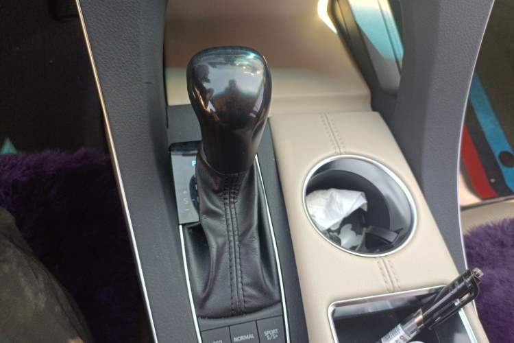 Used Toyota Avalon 2019 2.5L Touring Premium Version China VI Standard Gear Lever