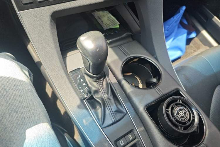 Used Toyota Avalon 2019 2.0L Luxury Edition China VI Standard Gear Lever