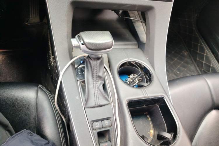 Used Toyota Avalon 2019 2.0L Ambition Edition China VI Gear Lever