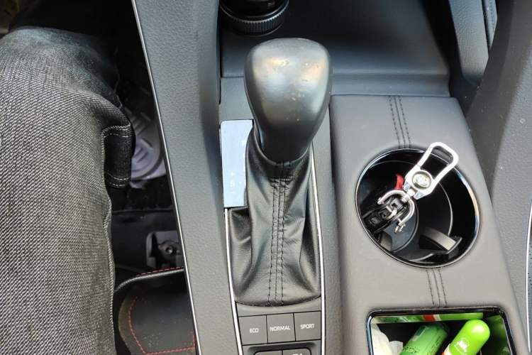 Used Toyota Avalon 2019 Dual-Engine 2.5L Luxury Edition China VI Standard Gear Lever