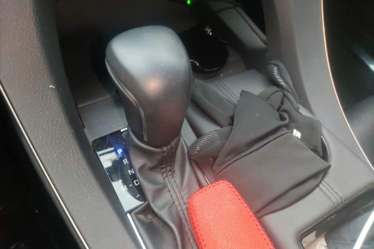 Used Toyota Avalon 2019 2.0L Luxury Edition China VI Standard Gear Lever