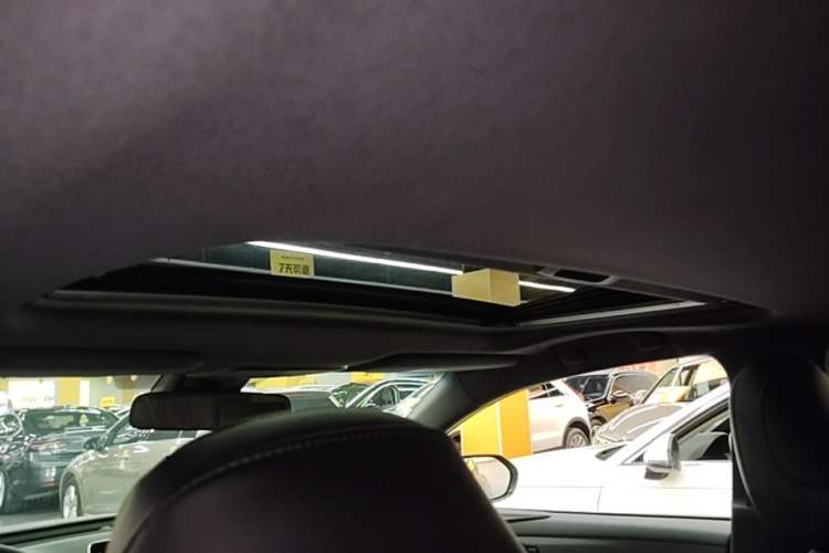 Used Toyota Avalon 2019 2.5L Ambition Version China VI Standard Headliner