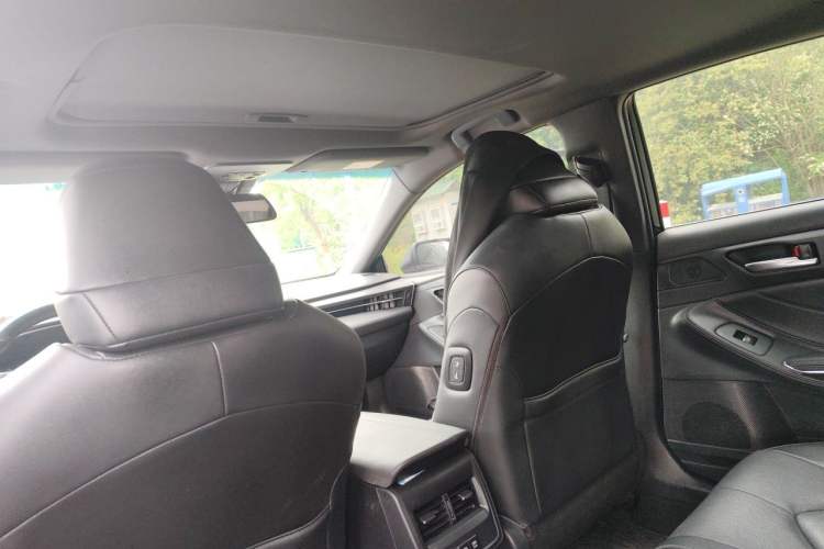 Used Toyota Avalon 2019 Dual-Engine 2.5L Luxury Edition China VI Standard Headliner