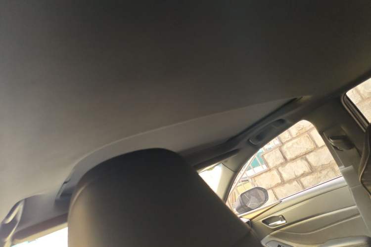 Used Toyota Avalon 2019 2.0L XLE Premium Edition China VI Headliner