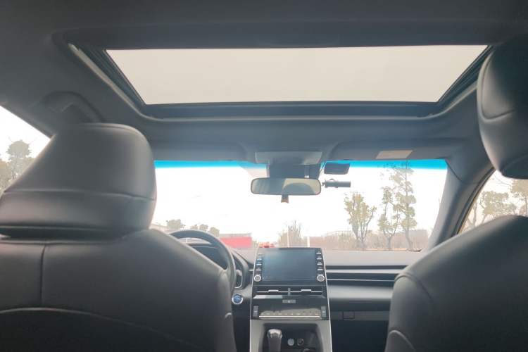 Used Toyota Avalon 2019 Dual-Engine 2.5L Luxury Edition China VI Standard Headliner