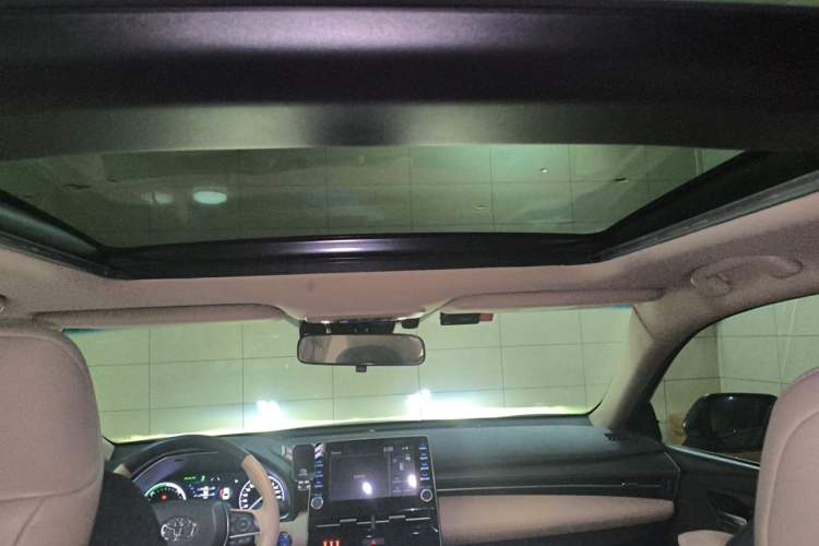 Used Toyota Avalon 2019 Dual-Engine 2.5L XLE Prestige Version China VI Standard Headliner