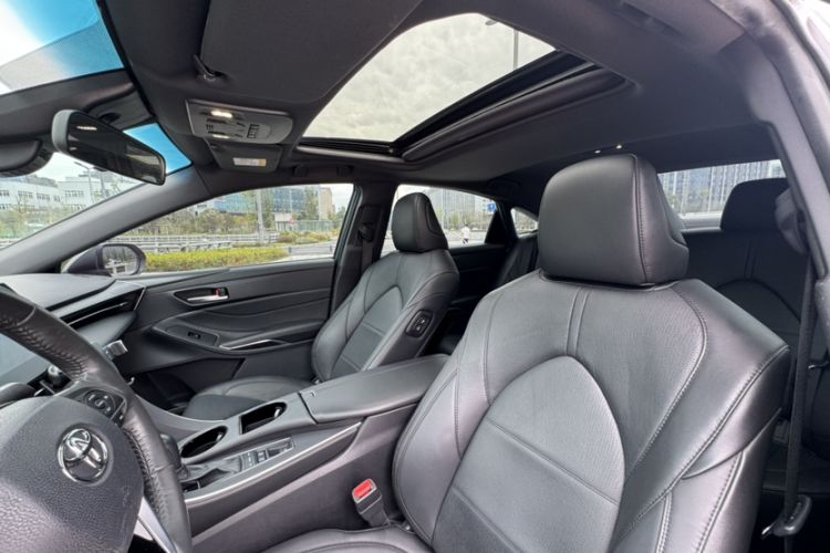 Used Toyota Avalon 2019 Dual-Engine 2.5L Luxury Edition China VI Standard Headliner