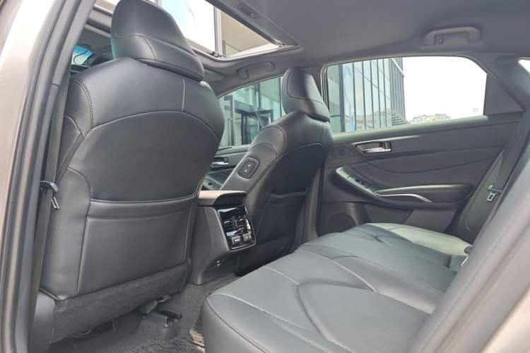Used Toyota Avalon 2019 2.0L XLE Premium Edition China VI Headliner