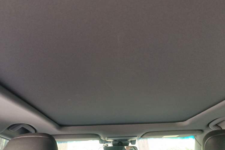 Used Toyota Avalon 2019 Dual-Engine 2.5L XLE Prestige Version China VI Standard Headliner