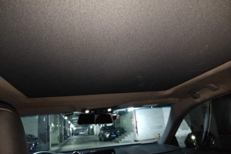 Used Toyota Avalon 2019 Dual-Engine 2.5L XLE Prestige Version China VI Standard Headliner