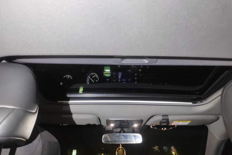 Used Toyota Avalon 2019 2.0L XLE Premium Edition China VI Headliner