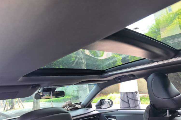 Used Toyota Avalon 2019 2.5L Touring Premium Version China VI Standard Headliner