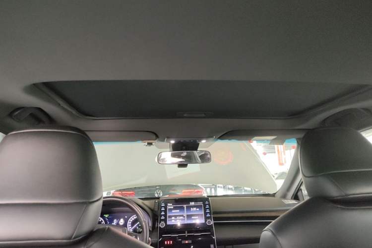 Used Toyota Avalon 2019 2.0L XLE Premium Edition China VI Headliner