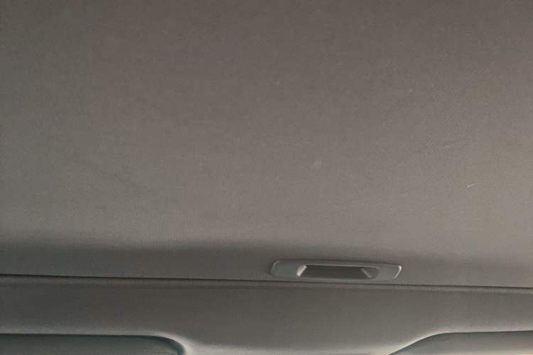 Used Toyota Avalon 2019 2.0L XLE Premium Edition China VI Headliner