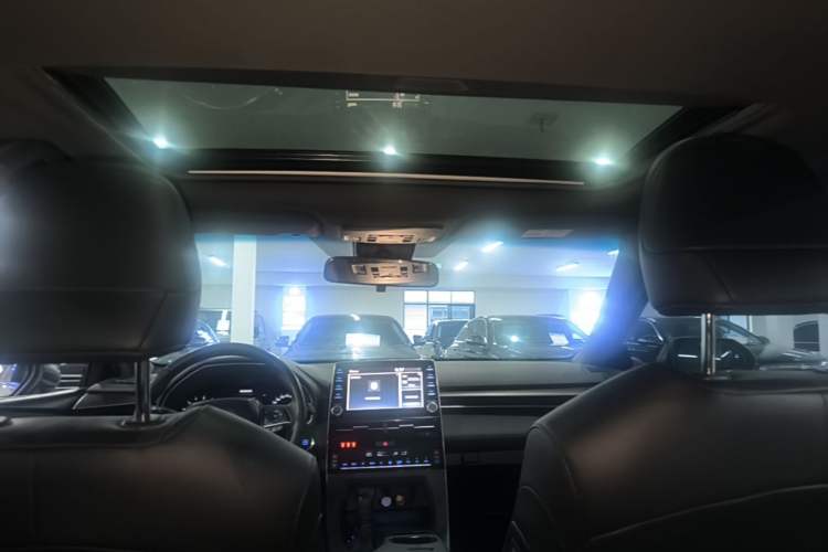 Used Toyota Avalon 2019 2.0L Luxury Edition China VI Standard Headliner