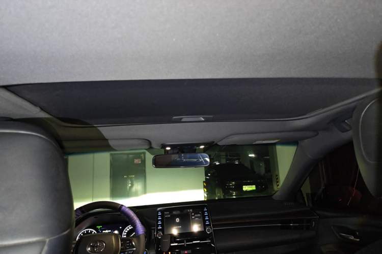 Used Toyota Avalon 2019 2.0L XLE Premium Edition China VI Headliner