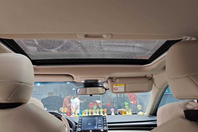 Used Toyota Avalon 2019 2.0L Luxury Edition China VI Standard Headliner