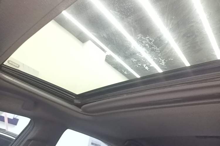 Used Toyota Avalon 2019 Dual-Engine 2.5L Luxury Edition China VI Standard Headliner