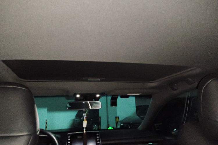 Used Toyota Avalon 2019 Dual-Engine 2.5L Luxury Edition China VI Standard Headliner