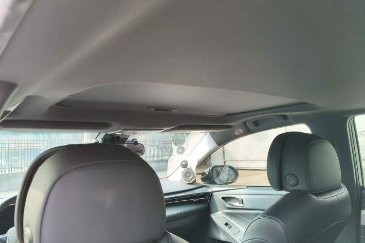 Used Toyota Avalon 2019 2.0L Luxury Edition China VI Standard Headliner