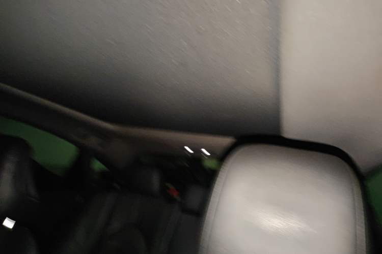 Used Toyota Avalon 2019 Dual-Engine 2.5L XLE Prestige Version China VI Standard Headliner