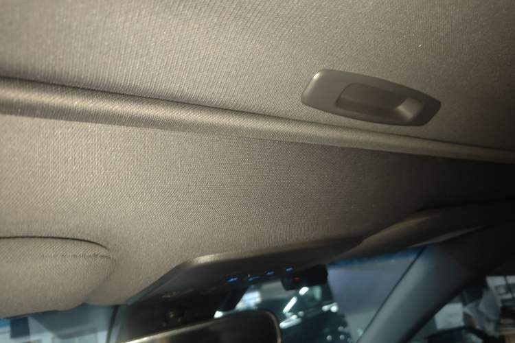 Used Toyota Avalon 2019 Dual-Engine 2.5L Luxury Edition China VI Standard Headliner