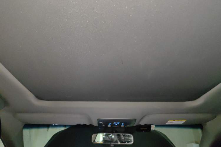 Used Toyota Avalon 2019 Dual-Engine 2.5L XLE Prestige Version China VI Standard Headliner