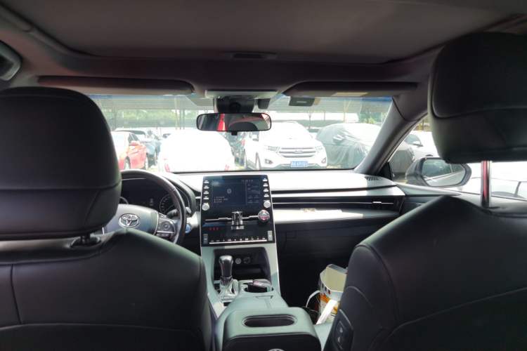 Used Toyota Avalon 2019 Dual-Engine 2.5L Luxury Edition China VI Standard Headliner
