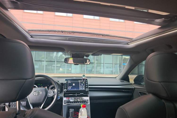 Used Toyota Avalon 2019 Dual-Engine 2.5L XLE Prestige Version China VI Standard Headliner