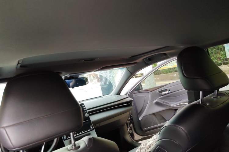 Used Toyota Avalon 2019 2.0L XLE Premium Edition China VI Headliner