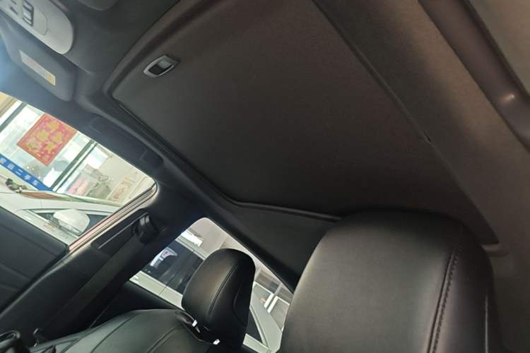 Used Toyota Avalon 2019 Dual-Engine 2.5L Luxury Edition China VI Standard Headliner