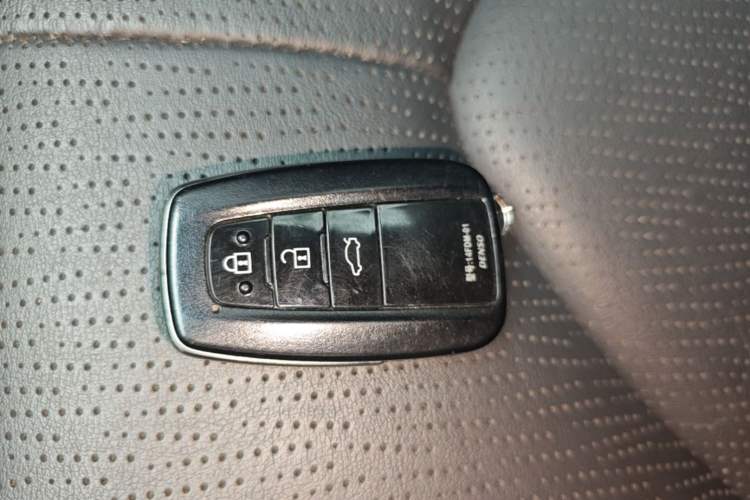 Used Toyota Avalon 2019 Dual-Engine 2.5L Luxury Edition China VI Standard Interior 1
