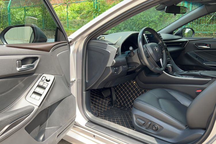 Used Toyota Avalon 2019 2.0L Luxury Edition China VI Standard Interior 1
